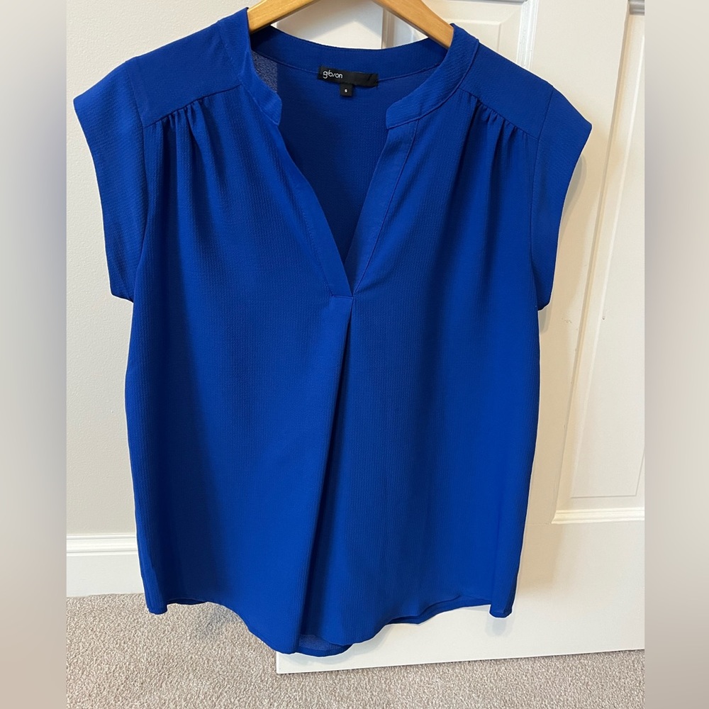 Gibson split neck blouse.  EUC.  Size small.